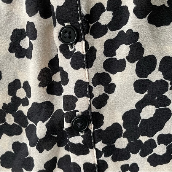 ⚠️LAST CHANCE LOFT Abstract Floral High Neck Top - Picture 4 of 4